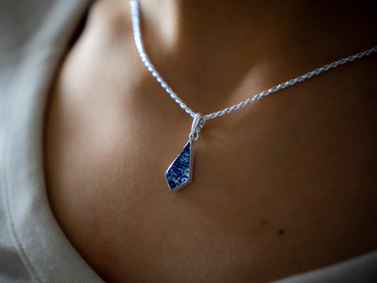 Honouring Memories with the Ashes Kite Pendant: A Timeless Memorial Necklace